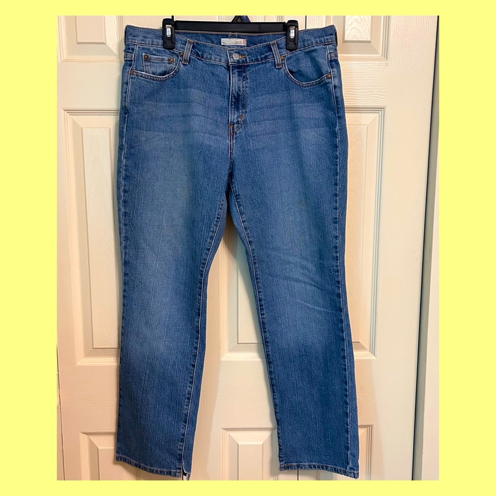 Women’s Levi’s Classic Blue Women's Jeans!